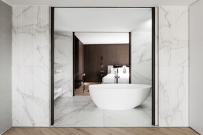 Acropolis Signature Residence | Bathroom | Shower, free toiletries, hair dryer, towels - Urban Stripes Athens (Athens)