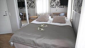 Suite | Desk, iron/ironing board (on request), cribs (free)