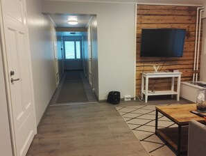 Economy Double or Twin Room, Shared Bathroom | Living area