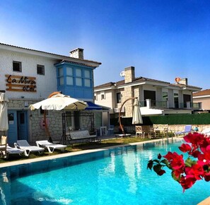 Outdoor pool - La Mira Hotel Alacati (Cesme)