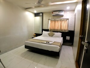 Deluxe Double Room - Hotel BKC Palace (Mumbai)
