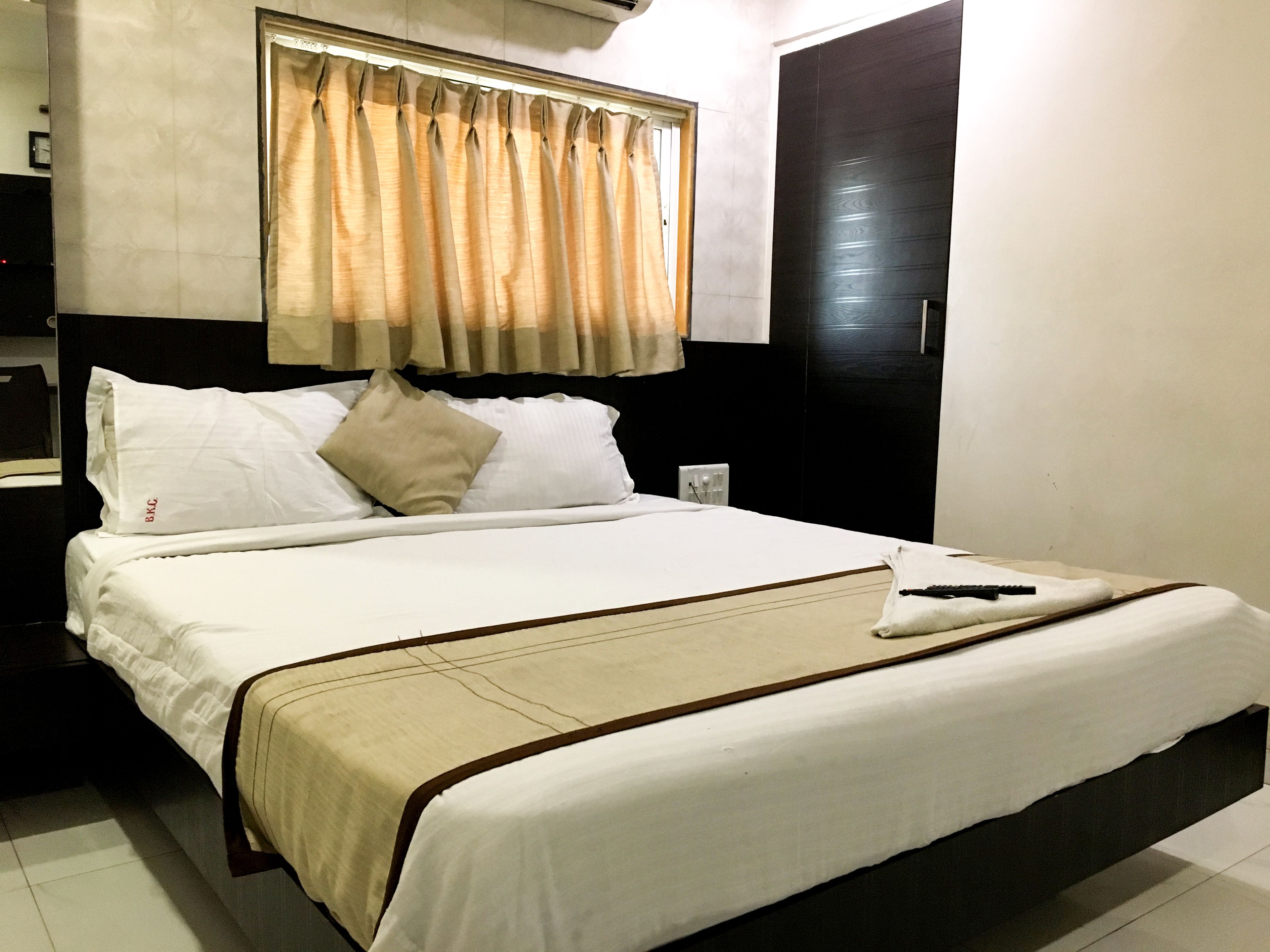 deluxe double room | desk, soundproofing, rollaway beds, free wifi