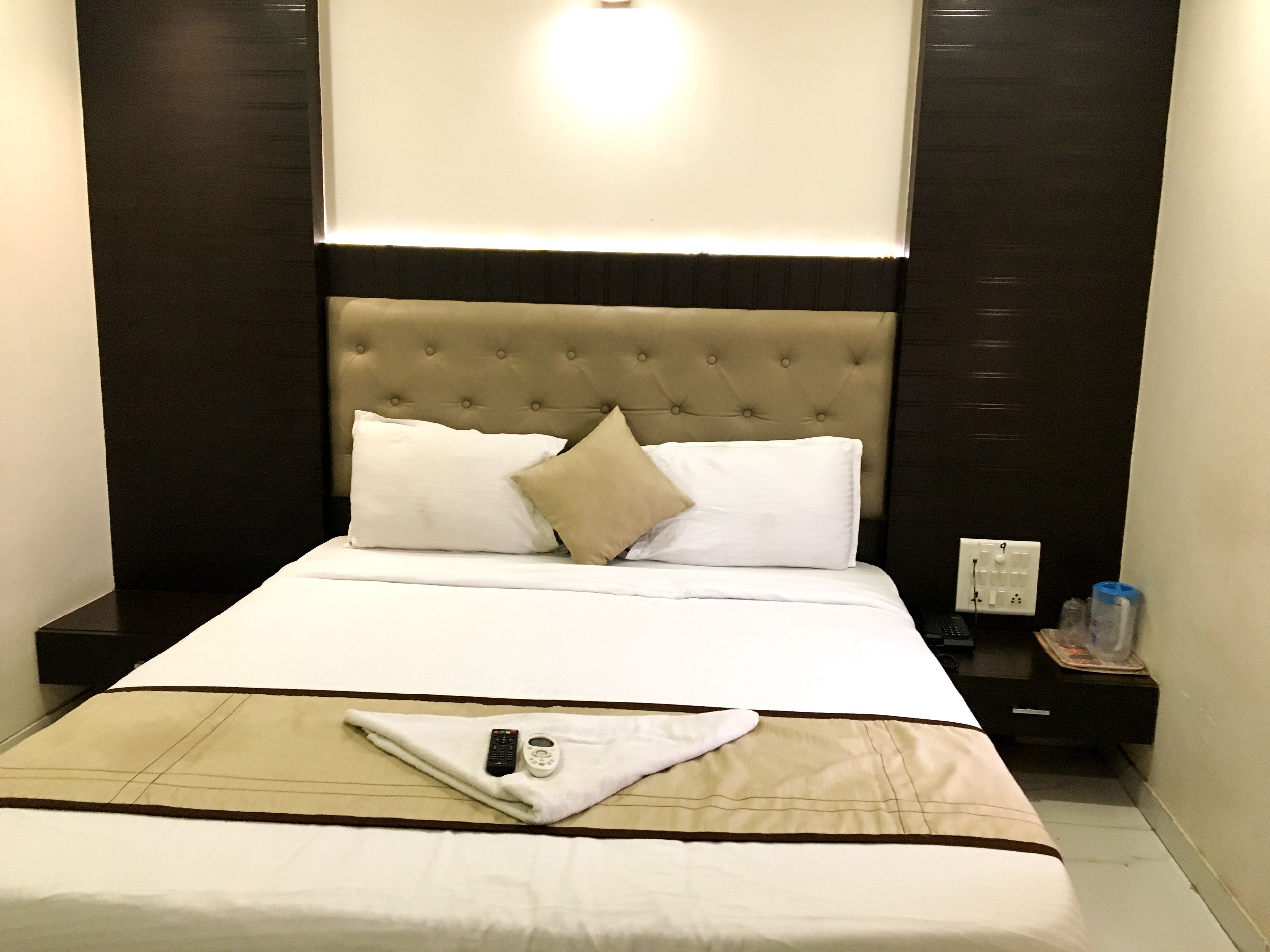 deluxe double room | desk, soundproofing, rollaway beds, free wifi