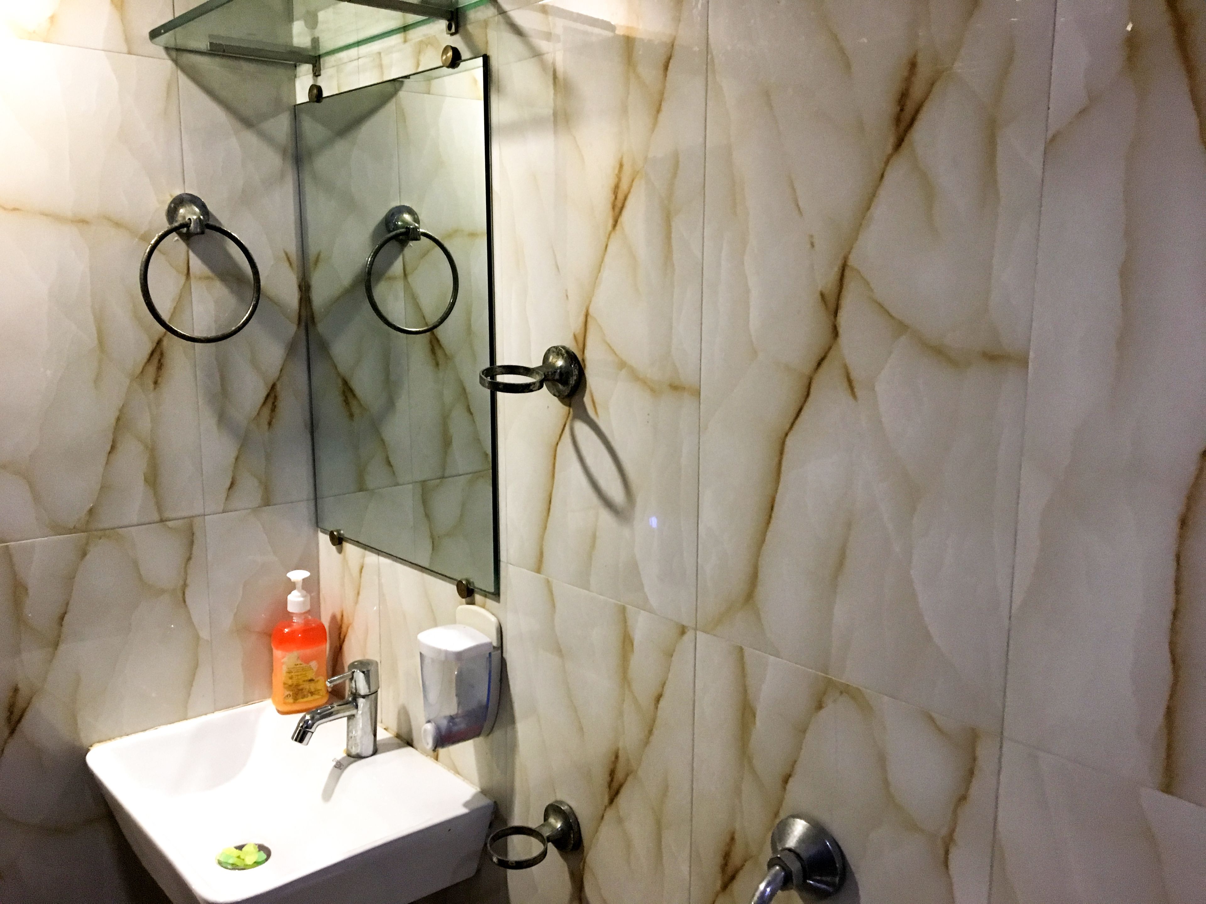 deluxe double room | bathroom sink