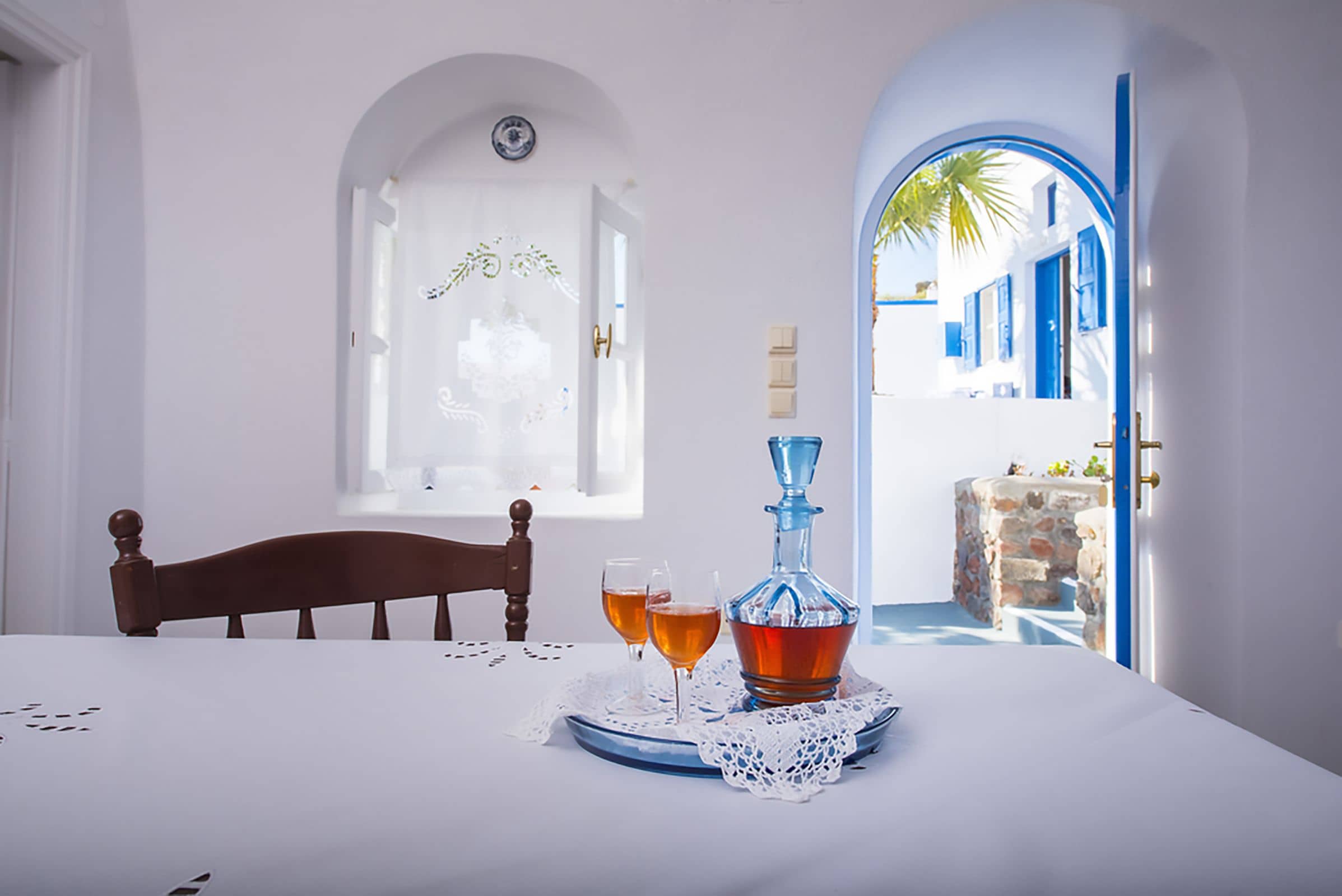 Villa, idromassaggio, vista mare (Tholos arched) | Area soggiorno | TV a schermo piatto