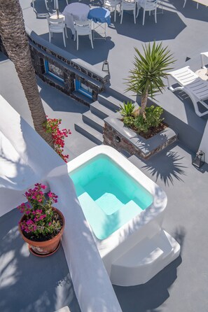 Traditional Room, 1 Queen Bed (Rousa) | Desk, laptop workspace, iron/ironing board, free WiFi - Kadia Traditional Residences (Santorini)