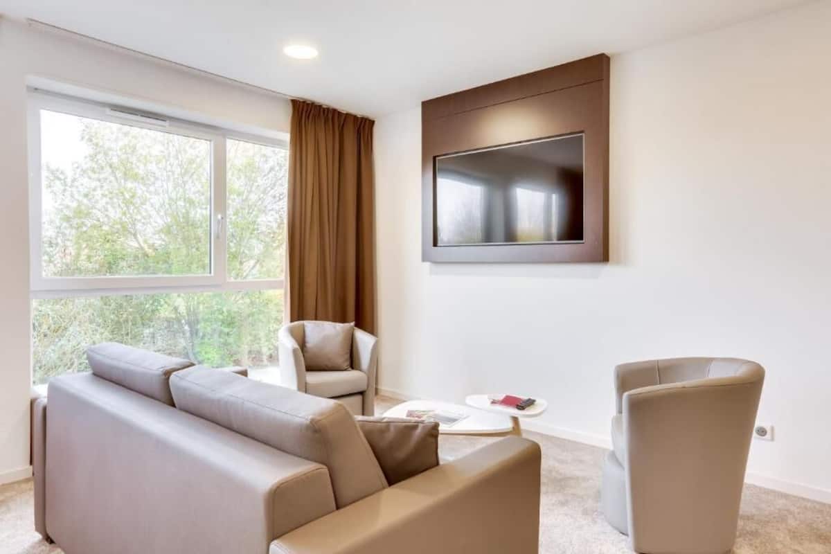 family suite | 1 bedroom, desk, blackout curtains, soundproofing