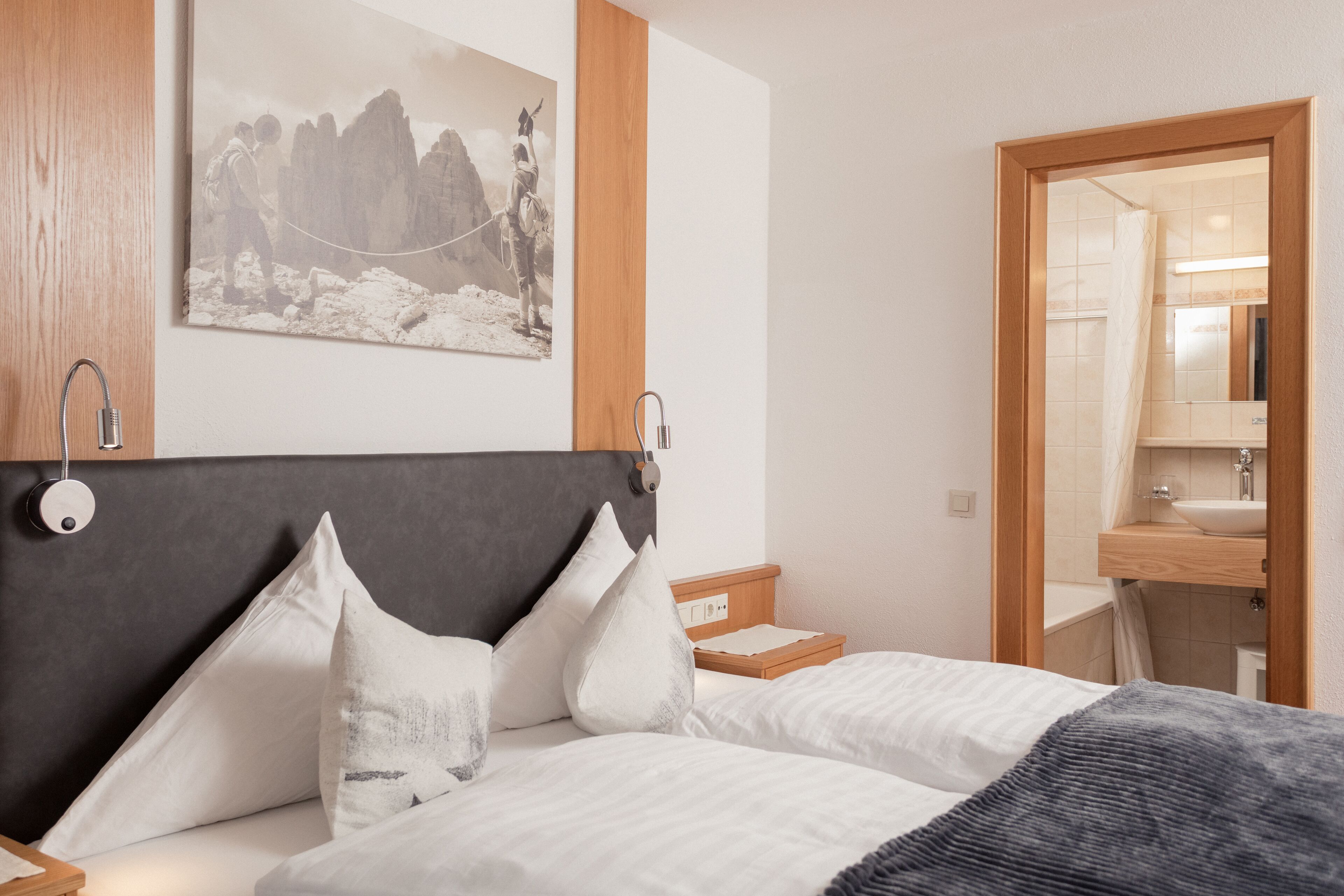 Doppelzimmer | Zimmersafe, Schreibtisch, kostenlose Babybetten, kostenloses WLAN