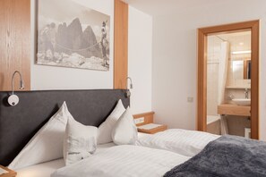 Double Room | In-room safe, desk, free cots/infant beds, free WiFi