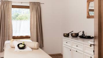 Sauna, body treatments, aromatherapy, body wraps, facials