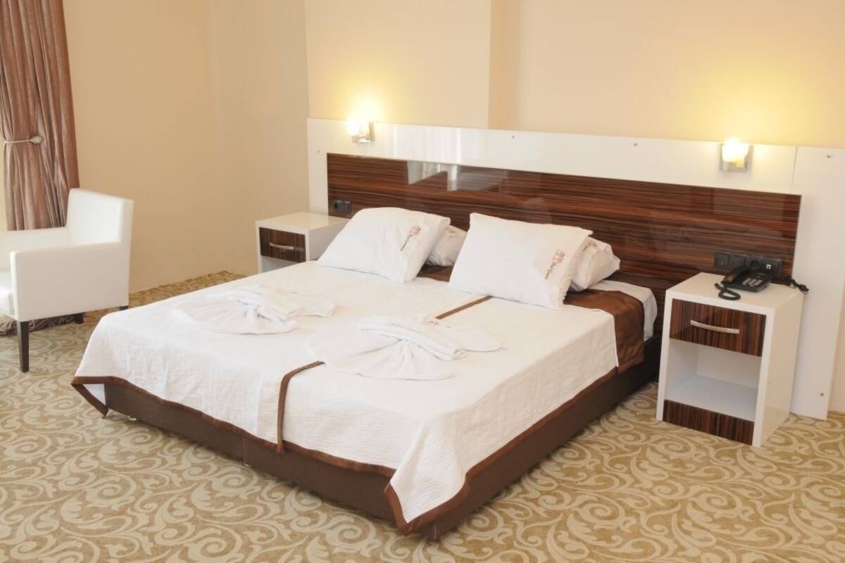 Minibar, in-room safe, desk, free WiFi