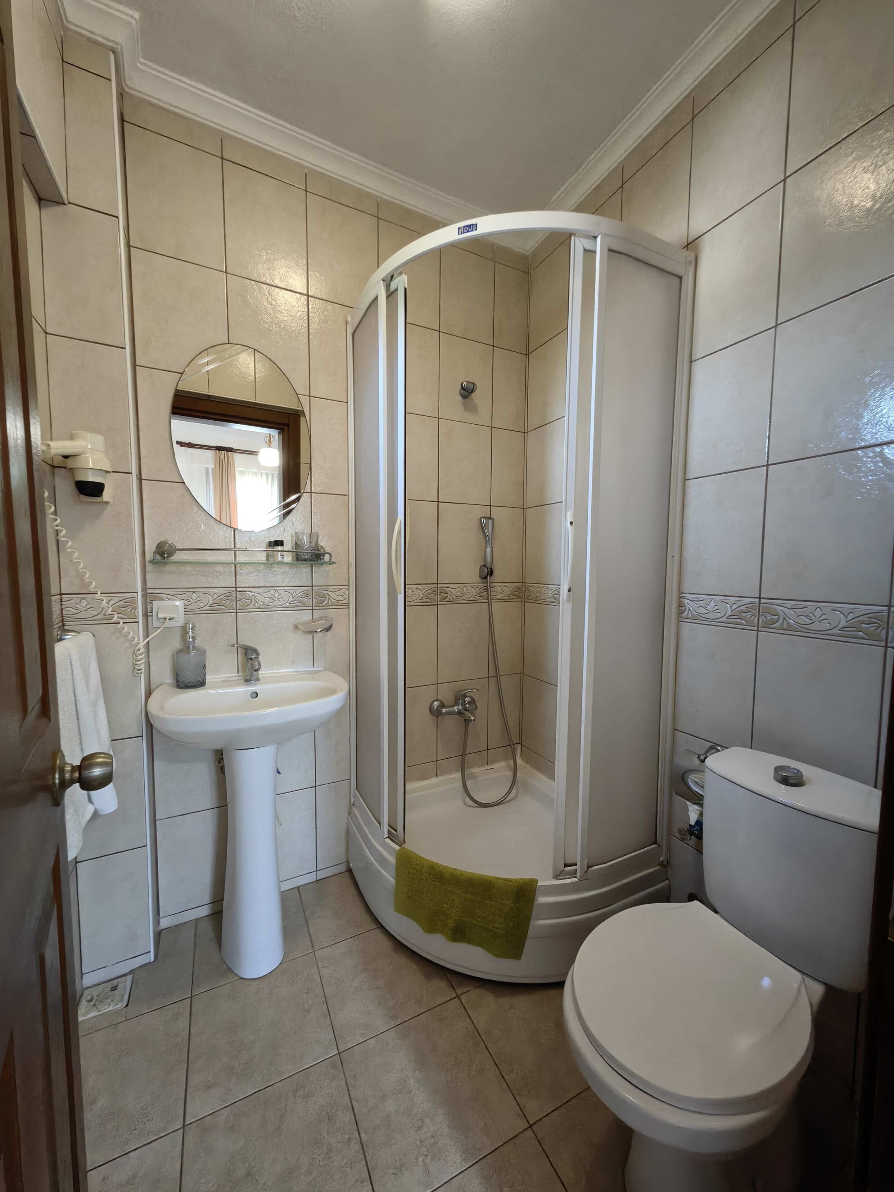 standard double room, non smoking, partial sea view | bathroom | shower, eco-friendly toiletries, hair dryer, towels