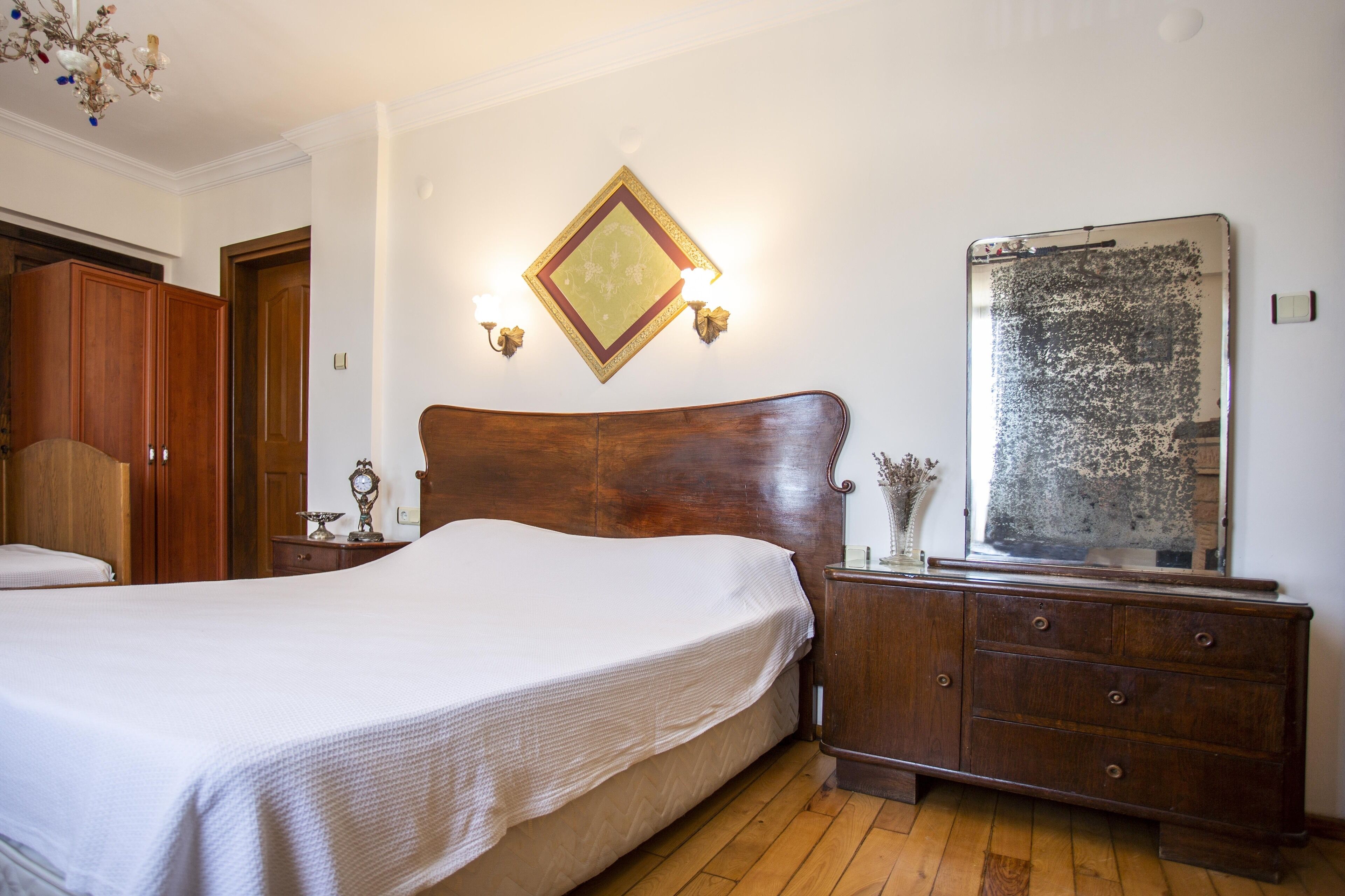 Premium bedding, minibar, blackout drapes, free WiFi