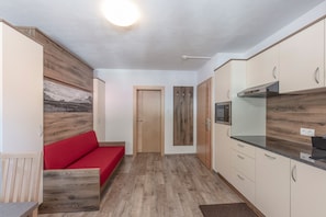 Basic Apartment | Living area