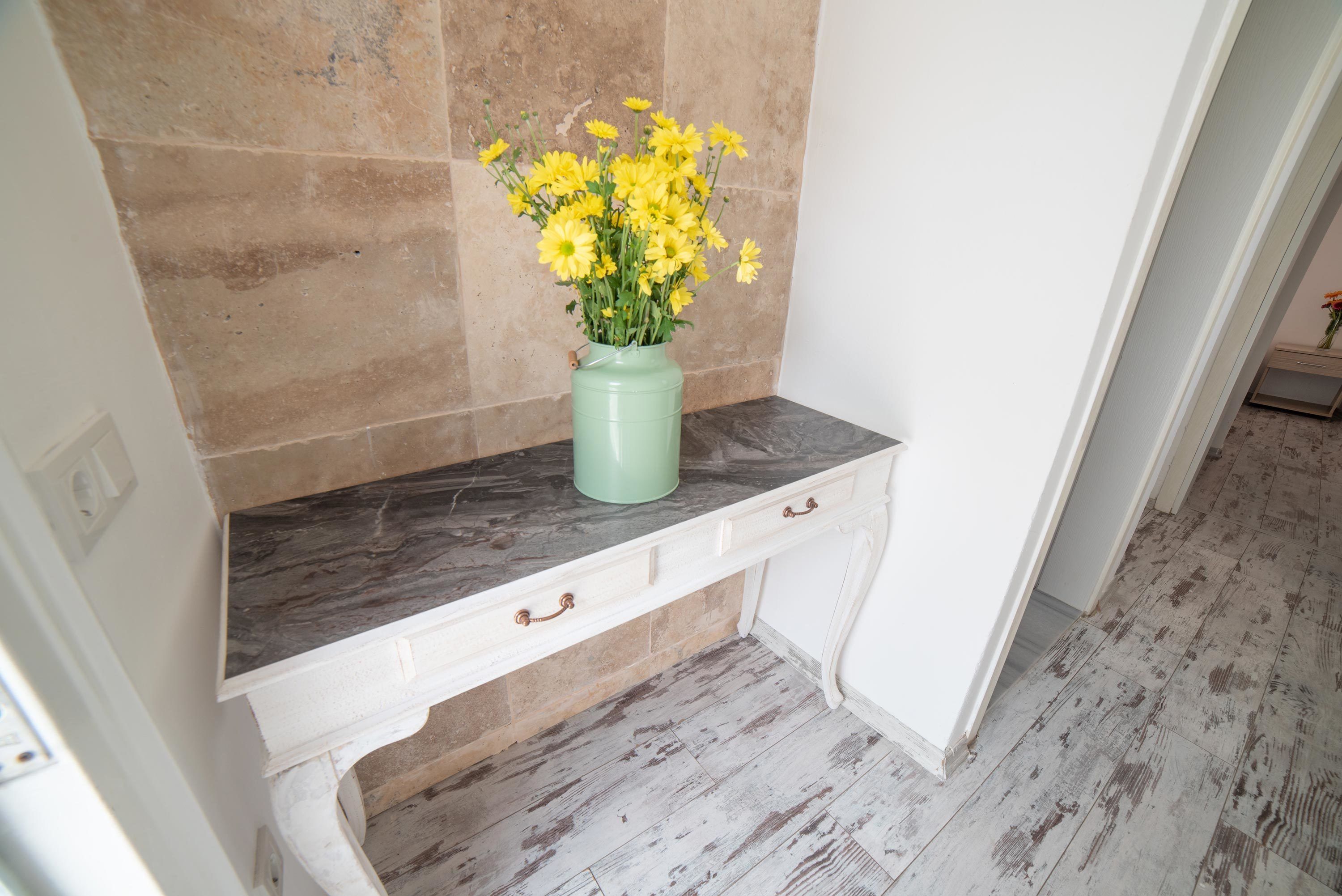 deluxe suite, sea view | 1 bedroom, free minibar items, desk, iron/ironing board