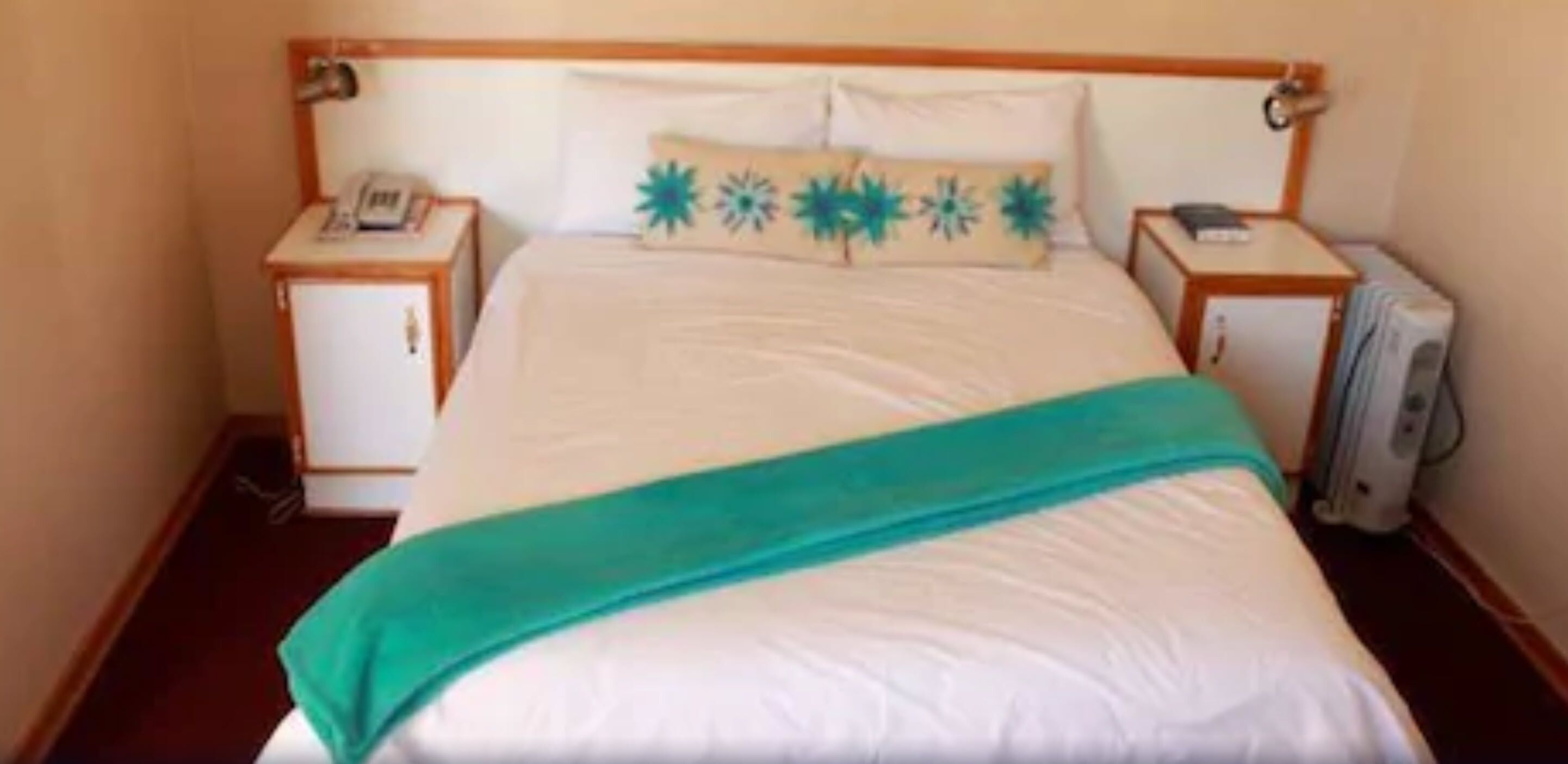 Minibar, desk, free WiFi, bed sheets