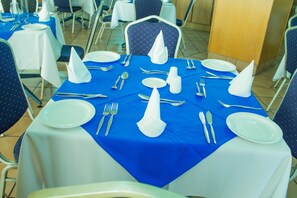 Tägliches inbegriffenes kontinentales Frühstück