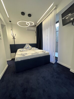 Deluxe Triple Room | Premium bedding, down comforters, in-room safe, blackout drapes