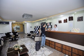 Quầy tiếp tân