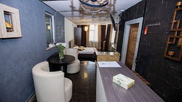 Deluxe Double Room | 1 bedroom, in-room safe, desk, blackout curtains