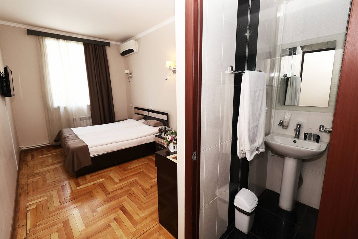 Chambre Standard Double ou avec lits jumeaux | Literie de qualité supérieure, couette en duvet d'oie