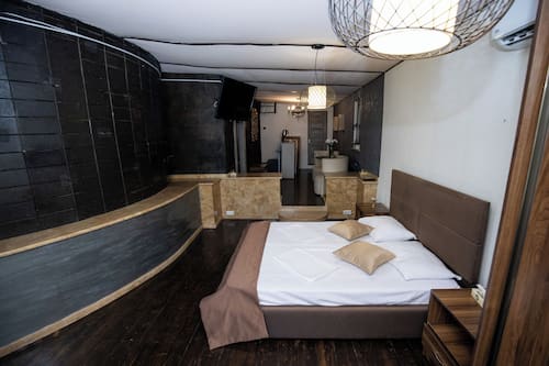Deluxe Double Room | Premium bedding, down comforters, in-room safe, blackout drapes