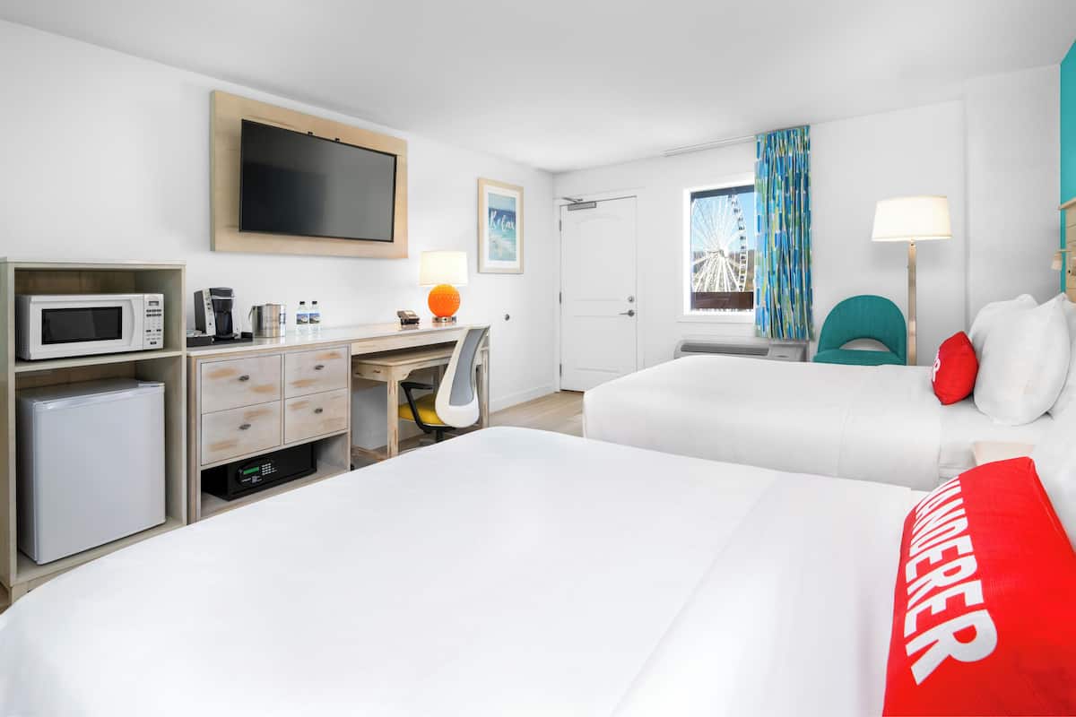 Standard Room, 2 Queen Beds (Island Double Queen)