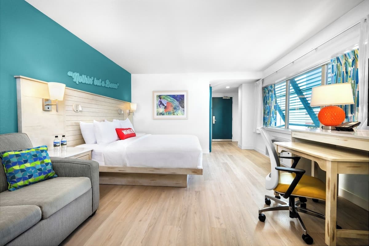 premium bedding, down duvets, in-room safe, desk