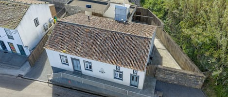 Coffres-forts dans les chambres, fer et planche à repasser