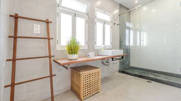 Rumah, 2 kamar tidur | Kamar mandi | Shower, perlengkapan mandi gratis, pengering rambut, dan jubah mandi