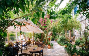 Terrace/patio - Greco Hotel (Hydra)