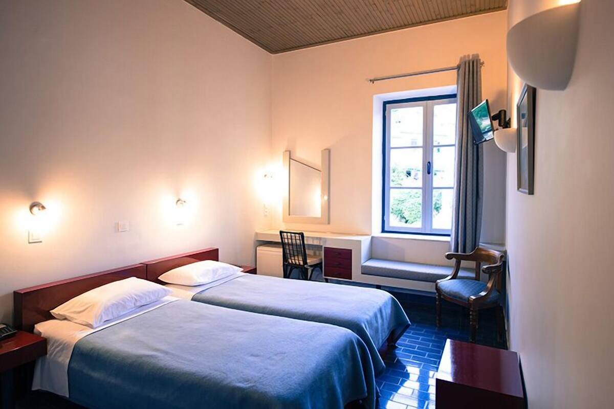 Chambre double | Fer et planche à repasser, accès au Wi-Fi (inclus)