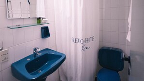 Double Room | Bathroom | Shower, free toiletries, hair dryer, towels - Greco Hotel (Hydra)