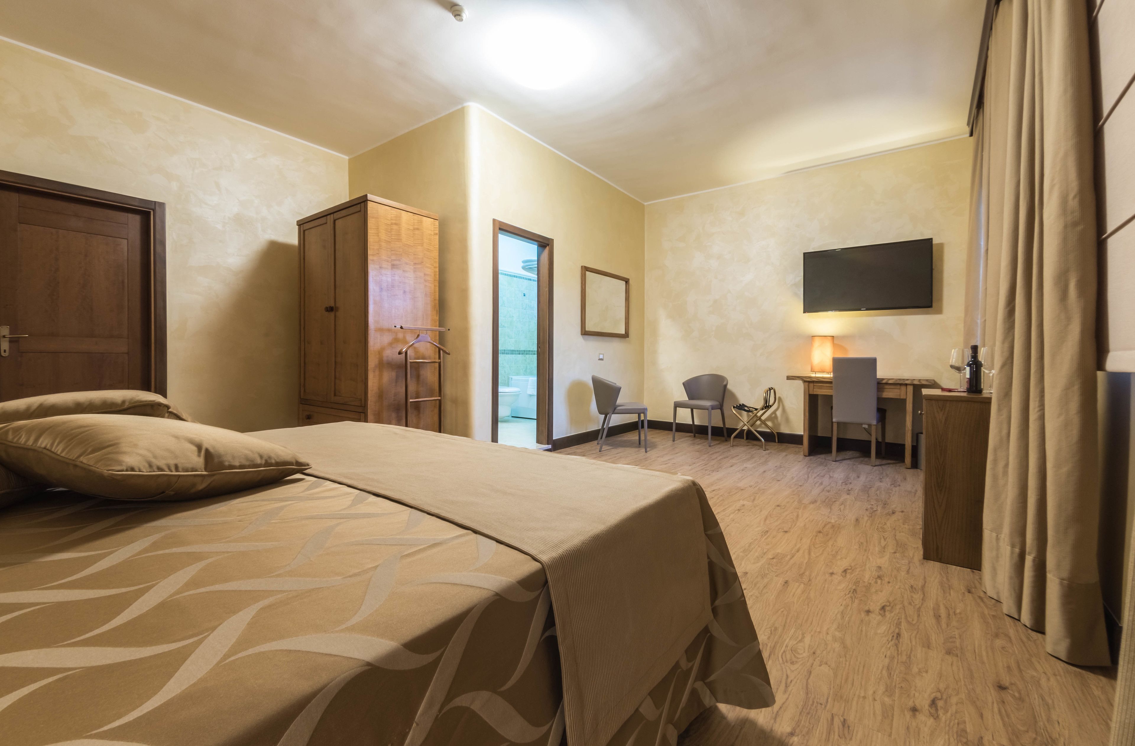 camera matrimoniale comfort | minibar, in-room safe, desk, soundproofing