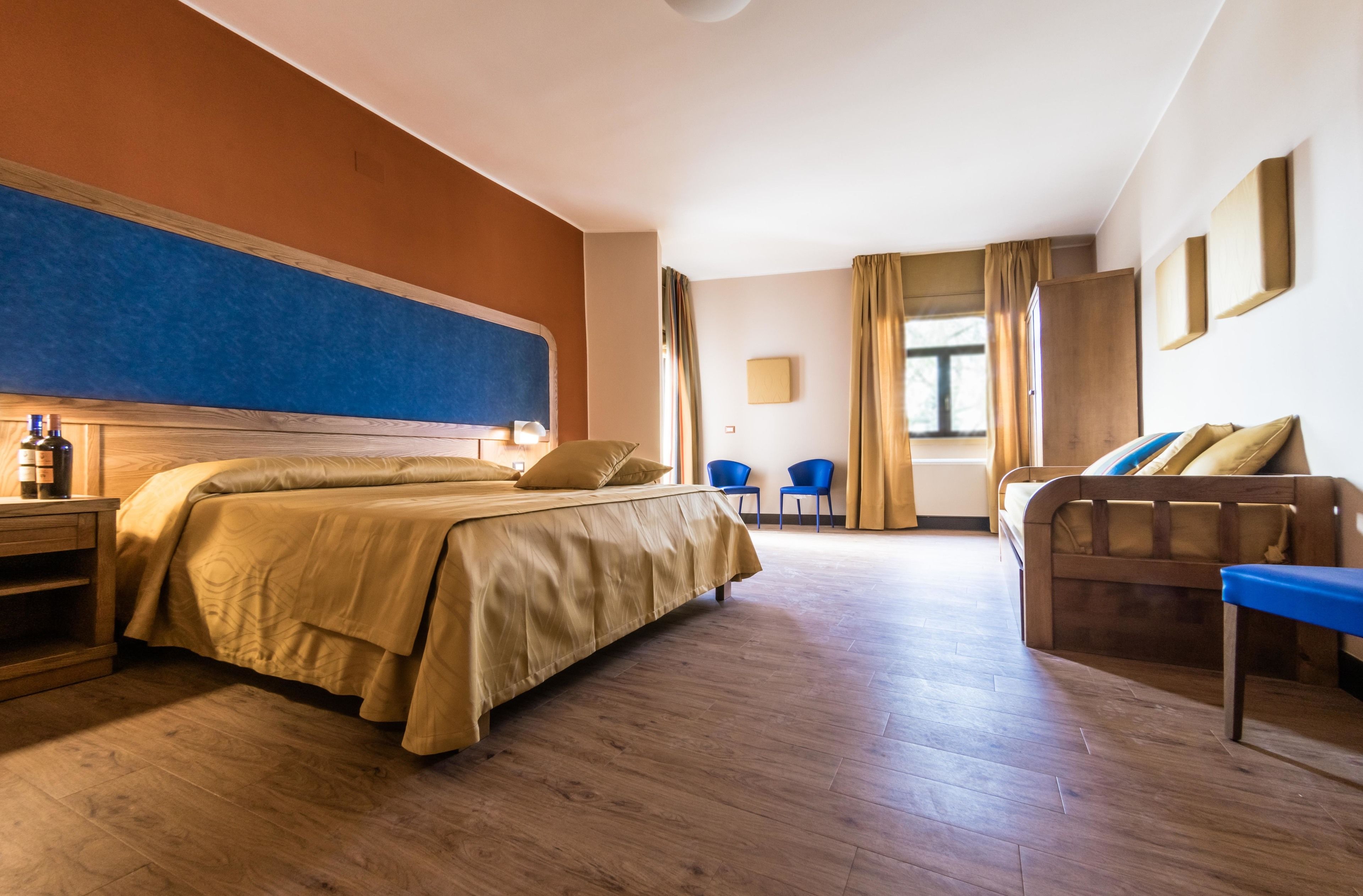 junior suite | minibar, in-room safe, desk, soundproofing