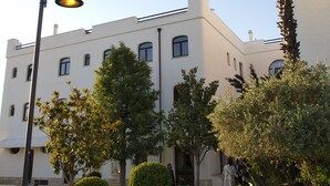 A building with a symmetrical facade, multiple windows, and a central entrance. - Leone De Castris Wine Hotel (Salice Salentino)