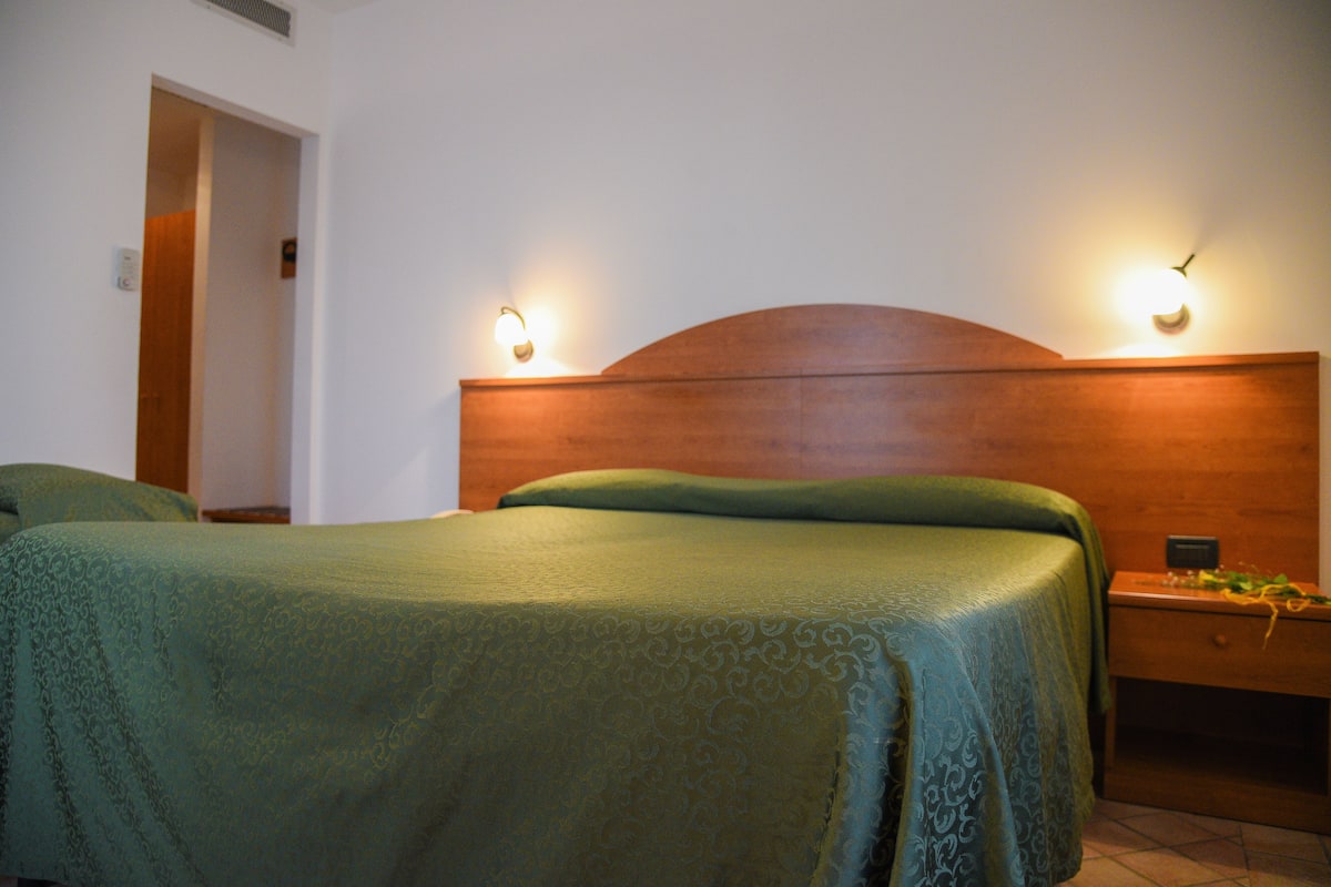 Double or Twin Room | Minibar, in-room safe, blackout curtains, cots/infant beds