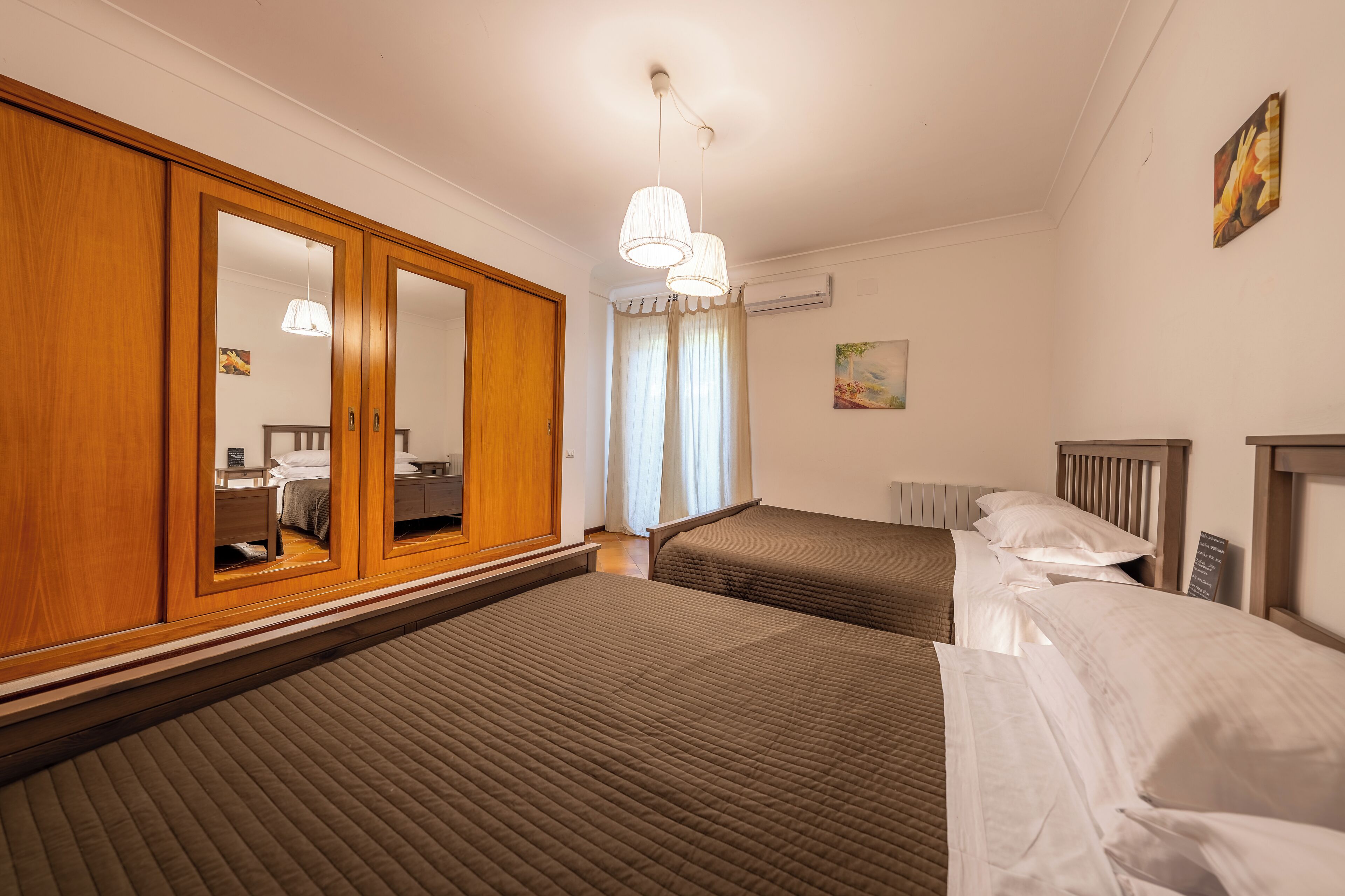 Chambre Quadruple Deluxe, 1 chambre, accès piscine, vue jardin | Literie de qualité supérieure, minibar, bureau, chambres insonorisées