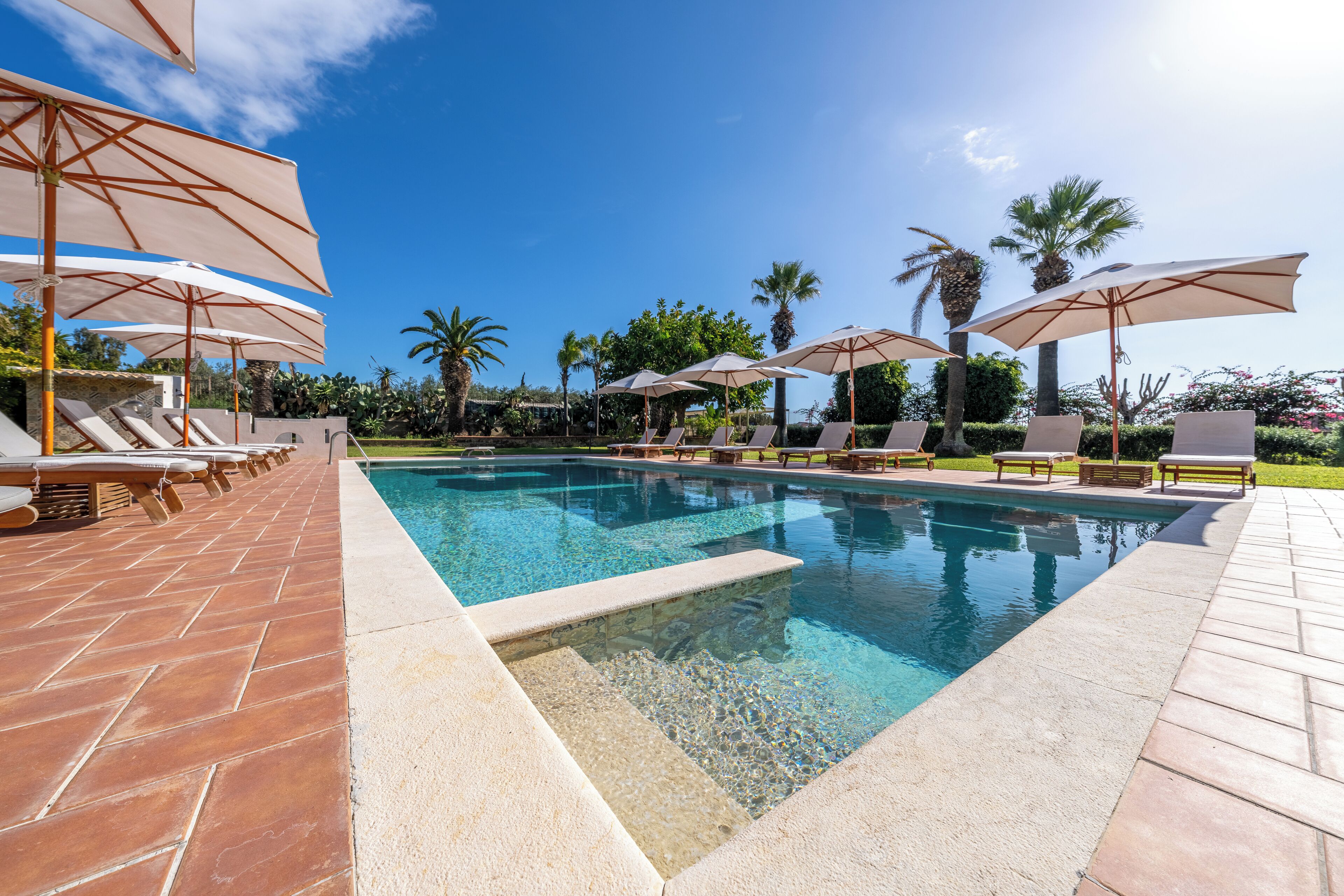 حمّام سباحة خارجي