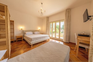 Ropa de cama de alta calidad, minibar y escritorio 