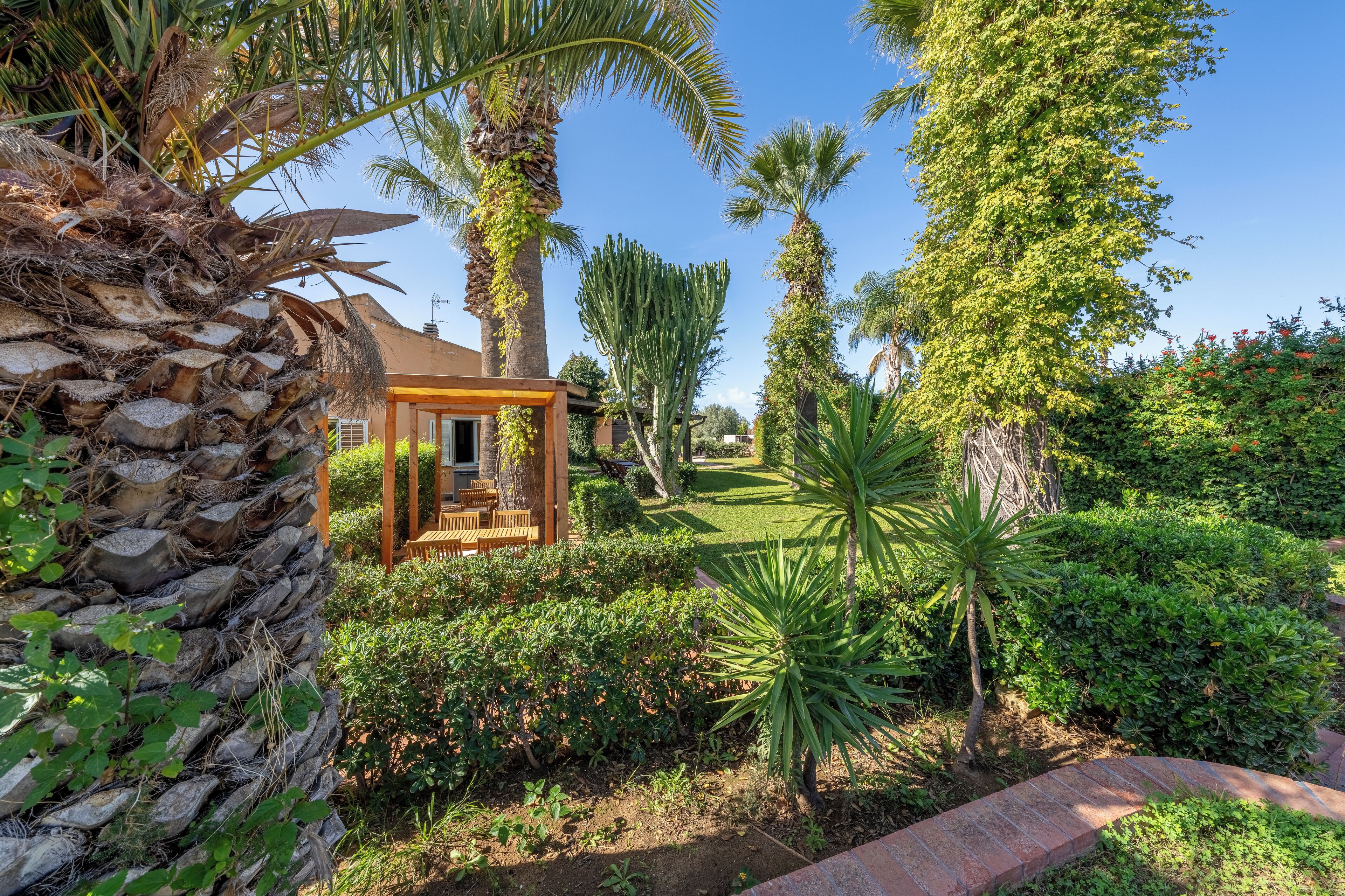 المنطقة المحيطة بالمنشأة