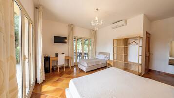 Exclusive-Dreibettzimmer, 1 Schlafzimmer, Terrasse