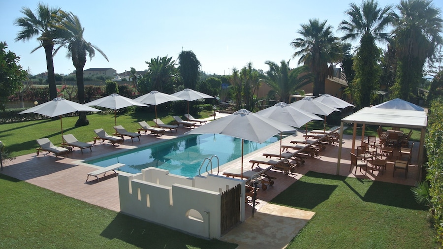 Villa Carlotta Resort