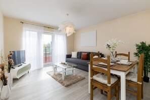 Family Apartment, 2 Bedrooms | Living area - Luxury Two Bed Apartment With Parking - Wolverhampton (Wolverhampton)