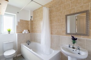 Family Apartment, 2 Bedrooms | Bathroom