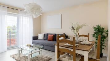 Familienapartment, 2 Schlafzimmer | Wohnzimmer | Flachbildfernseher