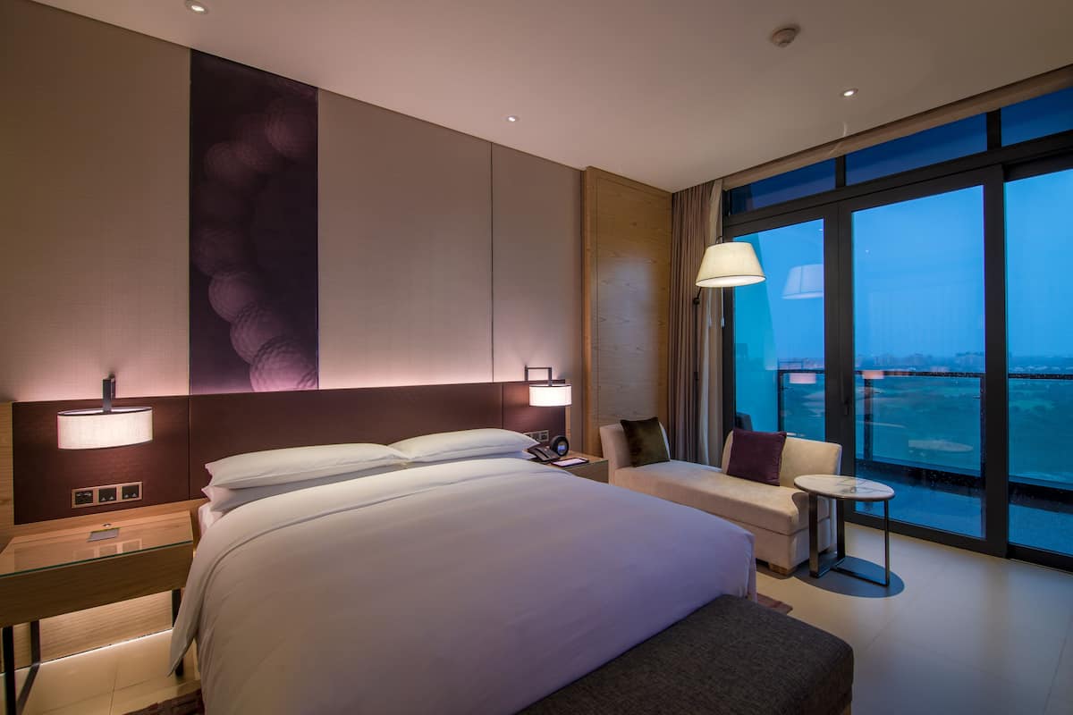 1 bedroom, down duvets, minibar, in-room safe