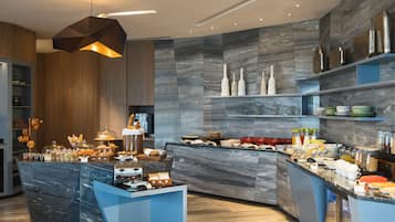 Executive Suite, 1 Bedroom | Restaurant