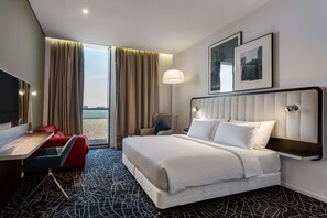 Superior kamer | 1 slaapkamer, een kluis op de kamer, een bureau, een laptopwerkplek