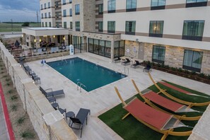 Outdoor pool - Fairfield Inn and Suites by Marriott Lubbock Southwest (Lubbock)